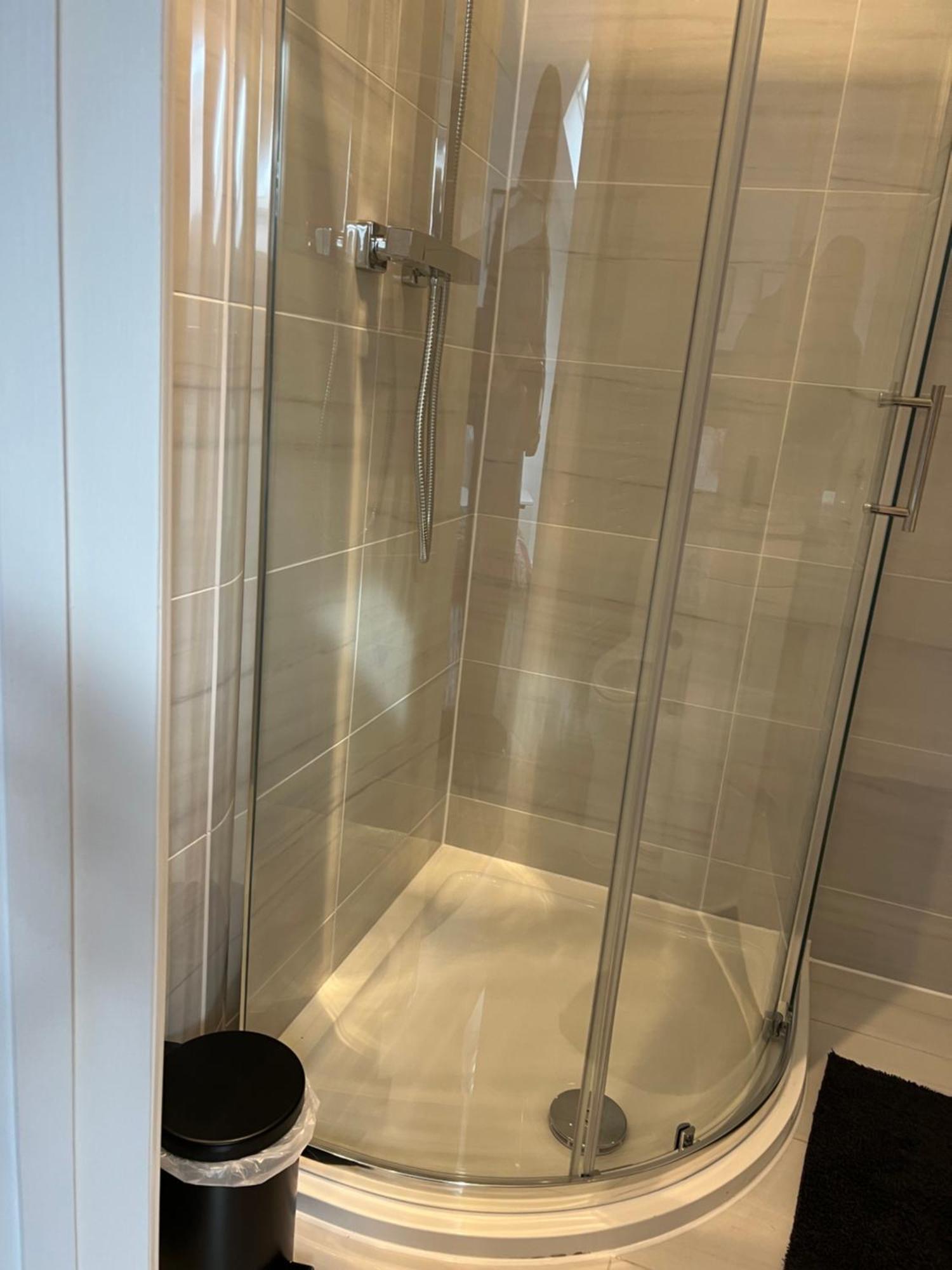 Quarto em Acomodações Particulares Comfortable - Only 6-mins Walk From Underground Station Londres